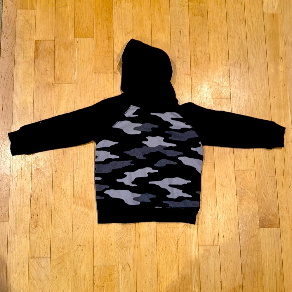 Kids Black & Gray Camouflage Hoodie. 24 Months. Jumping Beans.
